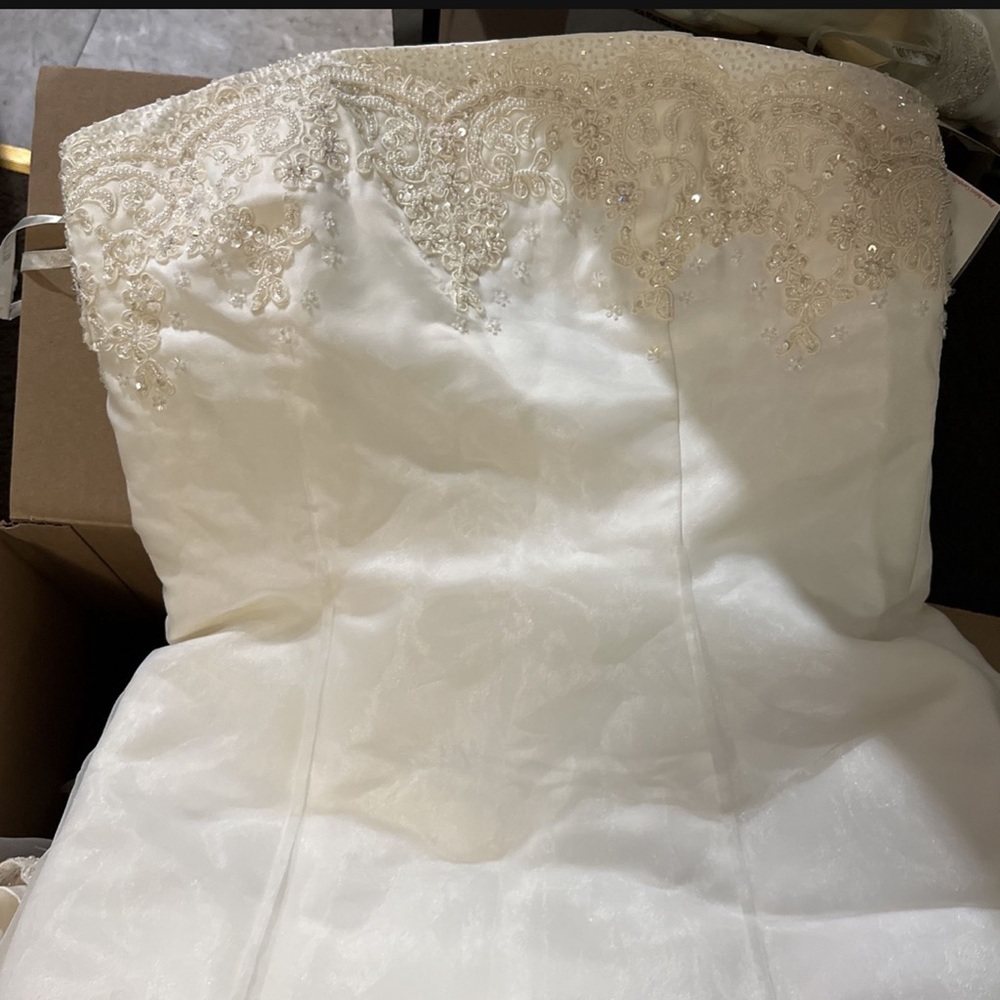 New David bridal dress size16 ivory